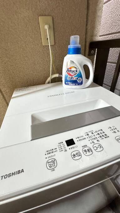 Appartement 105号室花園駅2分ツインベットルームミニキッチンと専用バスルーム付き Ōsaka